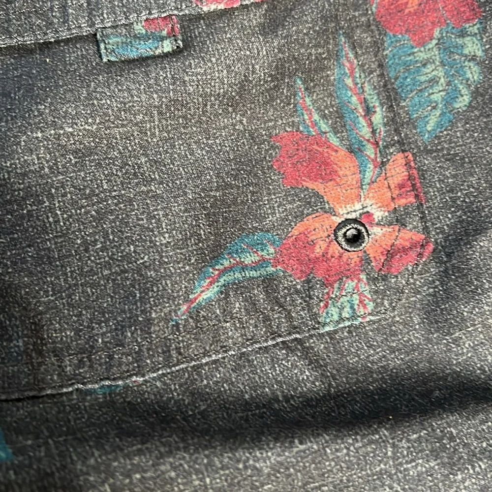 Spicy stuns Men’s Swim Trunks size large EUC